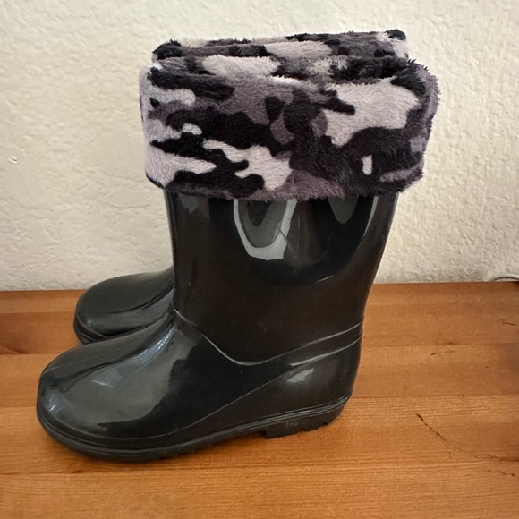 Carter's Toddler Rollover Faux Fur Cuff Rain Boot - Picture 2 of 6